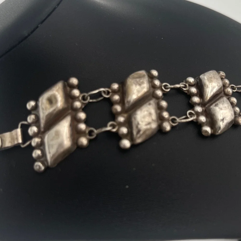 Vintage 1940s Mexican Silver Repousse Pillow Link Panel Bracelet 15g